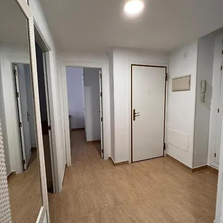 Centro - Beautiful , Newly Renovated 2 Bedroom Apartment *
