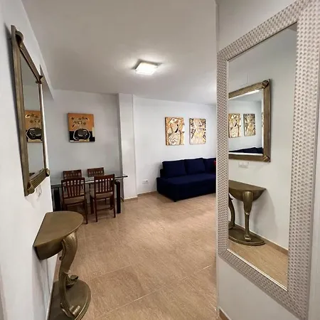 Centro - Beautiful , Newly Renovated 2 Bedroom Apartment