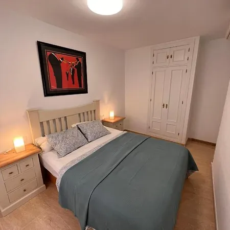 Centro - Beautiful , Newly Renovated 2 Bedroom Apartment