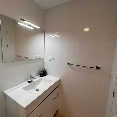 Centro - Beautiful , Newly Renovated 2 Bedroom Apartment Torremolinos