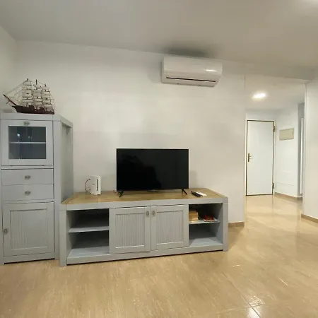 Centro - Beautiful , Newly Renovated 2 Bedroom Apartment *