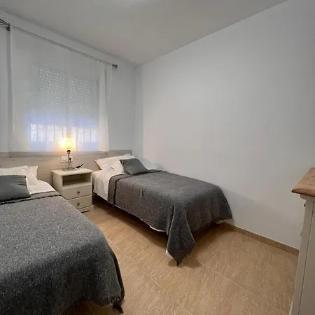 Centro - Beautiful , Newly Renovated 2 Bedroom Appartamento *